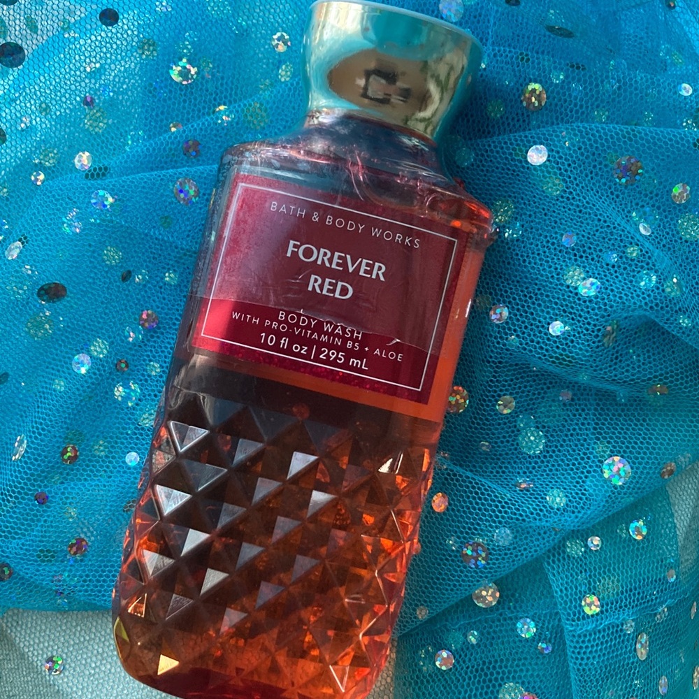 Bath & Body Works Forever Red Body Wash - Red & Gold Accents